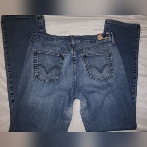 Levi's Blue Jeans Women's 6 M red tag straight leg. Great used condition.
